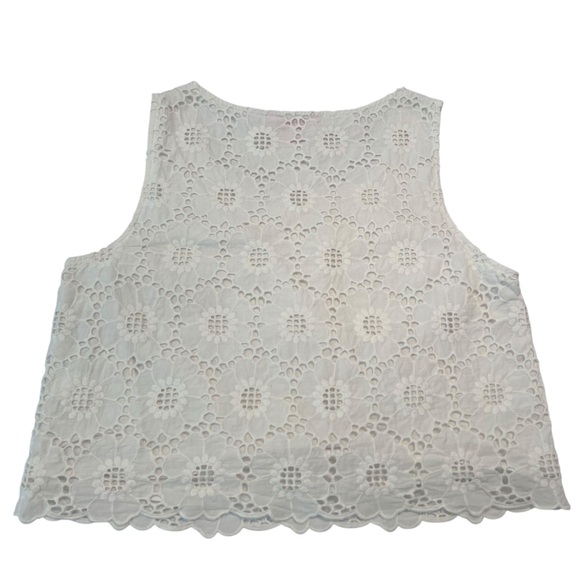 Lilly Pulitzer Daisy Eyelet White Crop Top Size 8 | Resort Wear Summer Tank - Picture 4 of 6